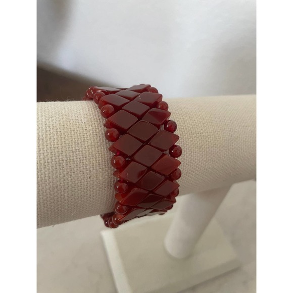 Vintage red stretch bead bracelet diamond pattern with round bead accents - Picture 7 of 9